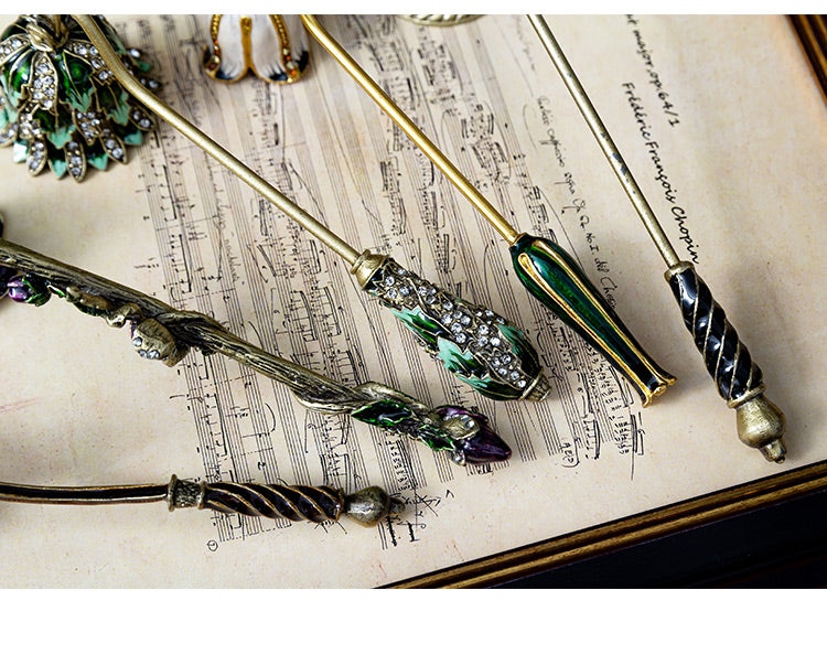 Vintage Candle Snuffer – Elegant Handcrafted Accessory for Candles