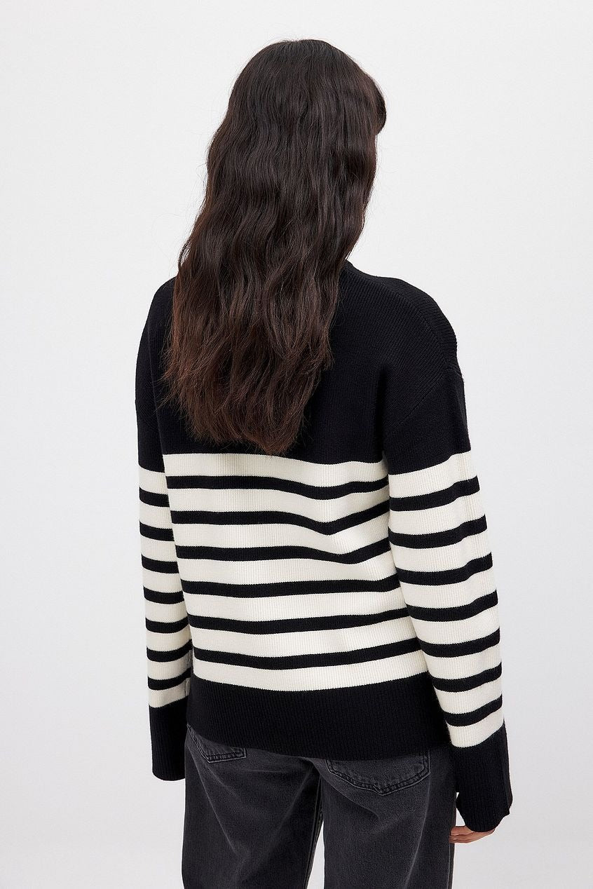 Round Neck Striped Knitted Sweater